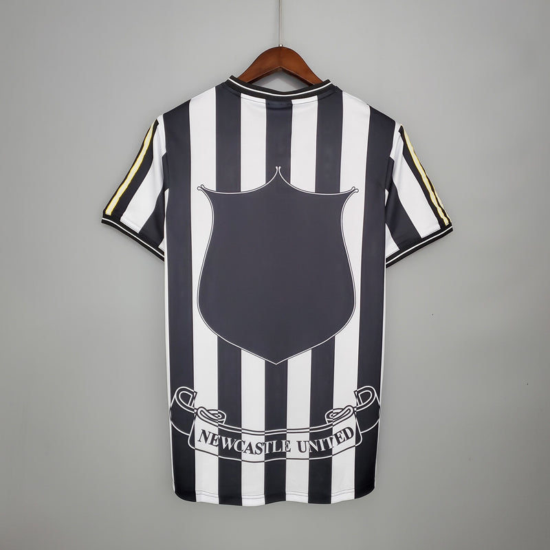 97-99 Newcastle primera equipación