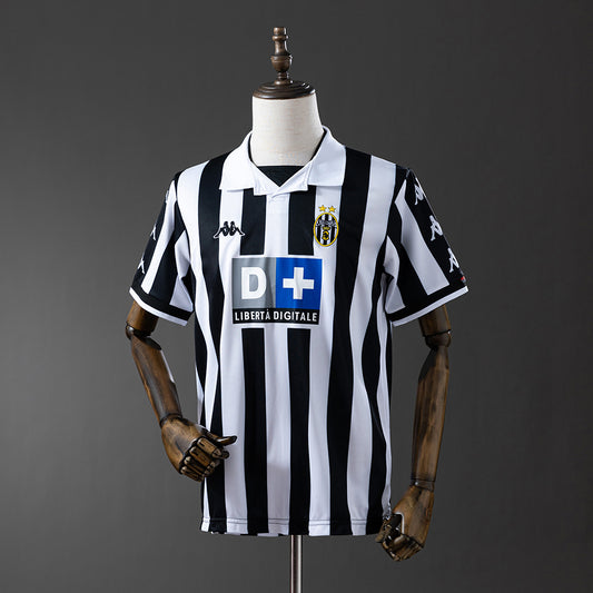99-00 Juventus primera equipación