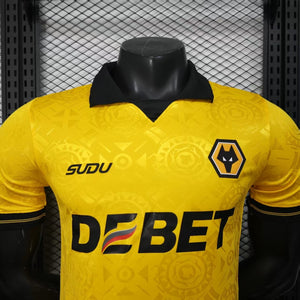 25-26 Wolverhampton primera equipación