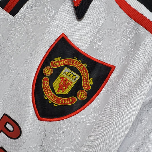 97-99 Manchester United segunda equipación