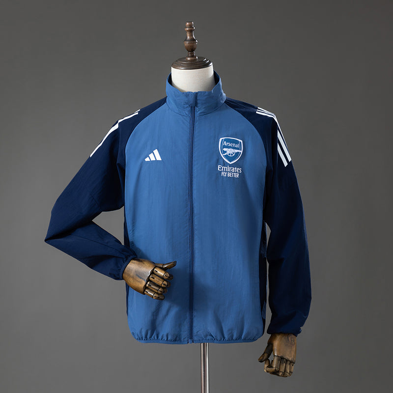 2026 Arsenal cortavientos de competicion azul
