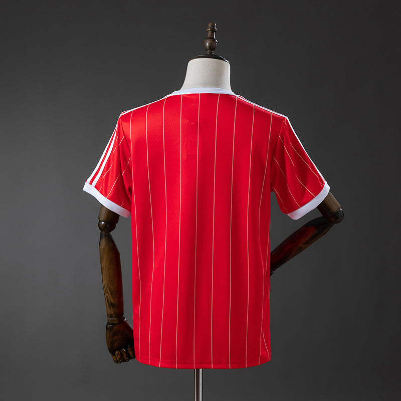 82-84 Nottingham Forest primera equipación