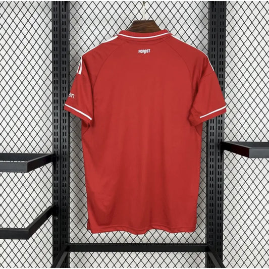 25-26 Nottingham forest primera equipacion