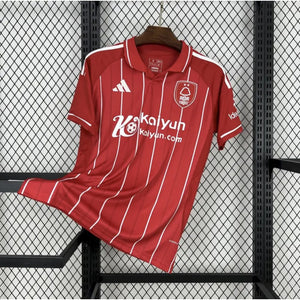 25-26 Nottingham forest primera equipacion
