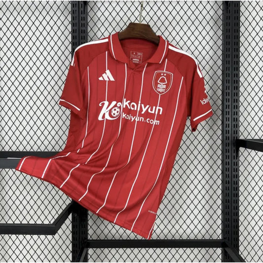 25-26 Nottingham forest primera equipacion