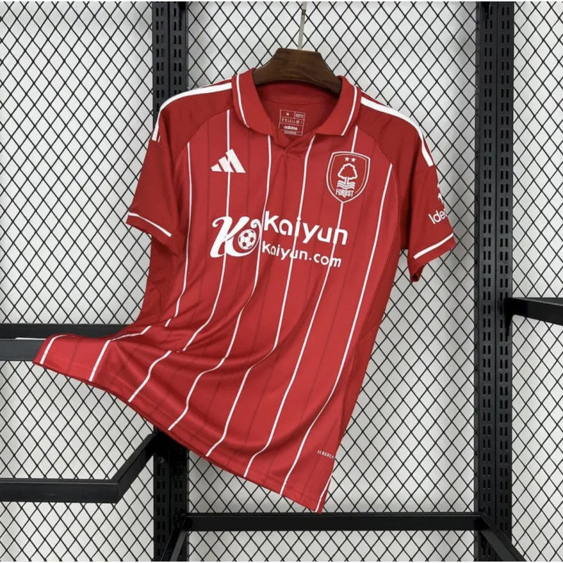 25-26 Nottingham forest primera equipacion